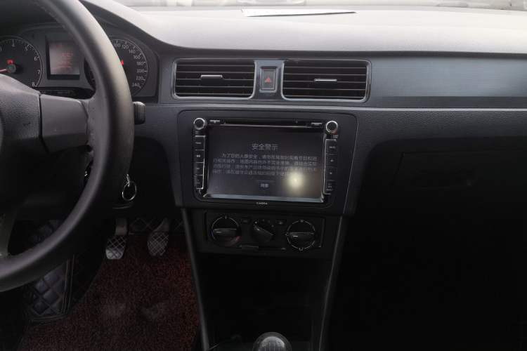 Used Volkswagen Santana 2015 1.4L Manual Fashion Edition
