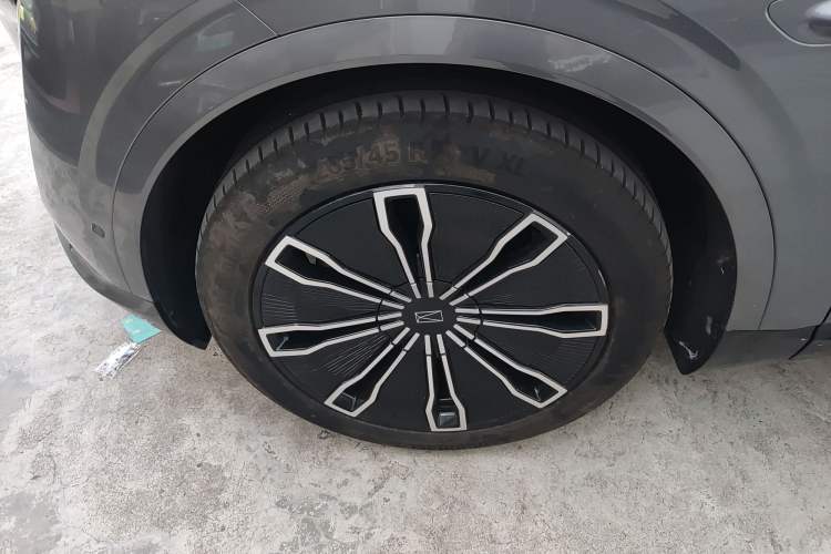 Used  07 2024 Max Extended-Range Edition