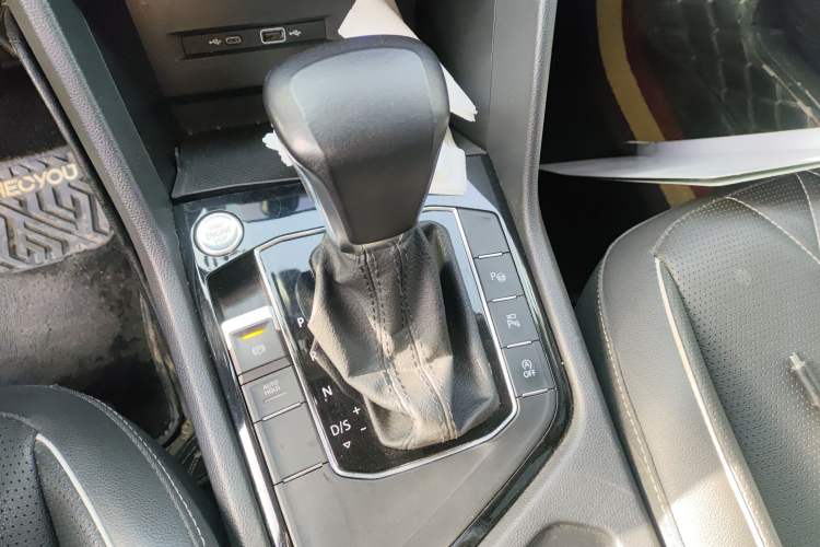 Used Volkswagen Tiguan L 2022 330TSI Automatic Two-Wheel Drive R-Line Enhanced Edition