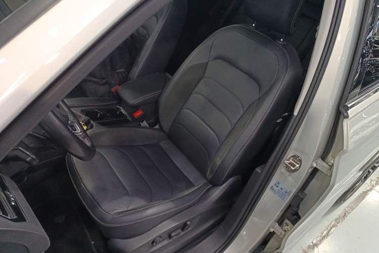 Used Volkswagen Tiguan L 2021 330TSI Automatic Two-Wheel Drive R-Line Enhanced Edition