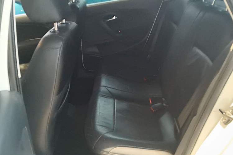 Used Volkswagen Polo 2014 1.4L Manual Fashion Edition
