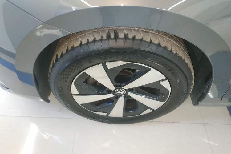 Used Volkswagen Magotan 2024 300TSI DSG Prestige Edition—A Real Eye-Catcher