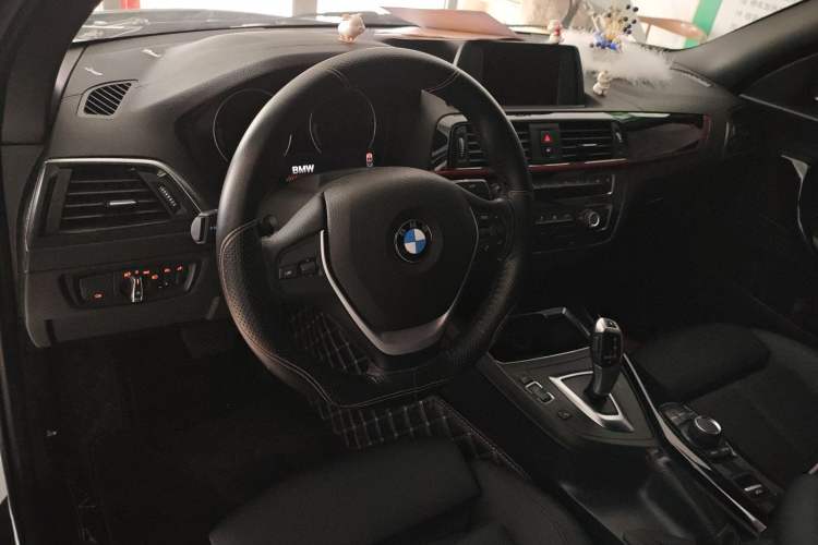 Used BMW 2 Series 2018 220i Convertible Coupe Sports Design Package
