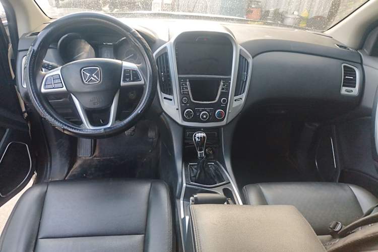 Used JMC Yusheng S350 2013 2.4T Manual Two-Wheel Drive Diesel Luxury 7-Seater
