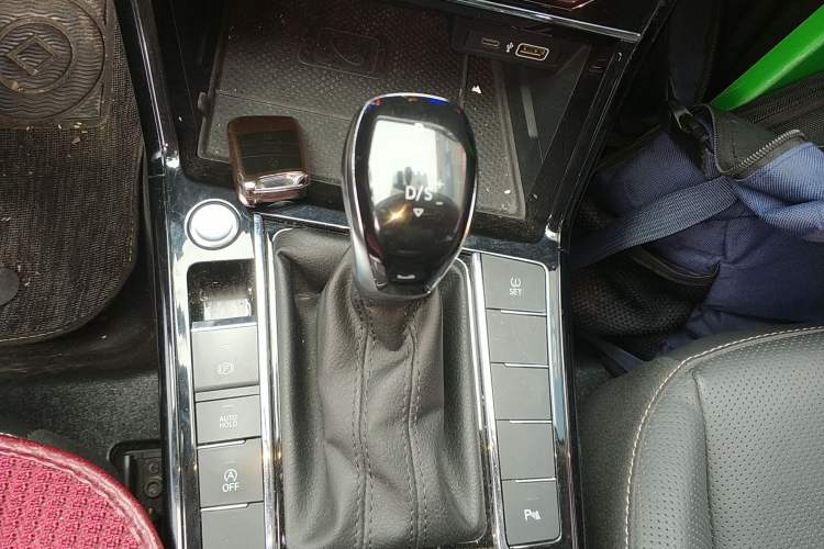 Used Volkswagen Passat 2020 Revised Version 330TSI Luxury Edition China VI Standard
