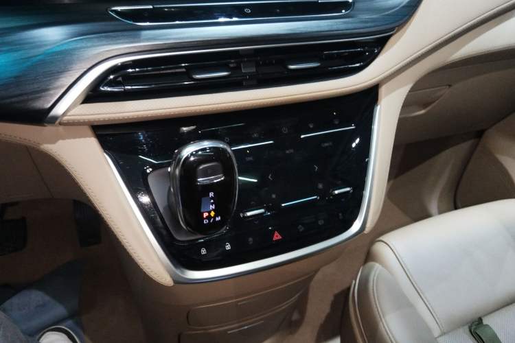 Used Buick GL8 2021 ES Landtrek 653T Luxury Model
