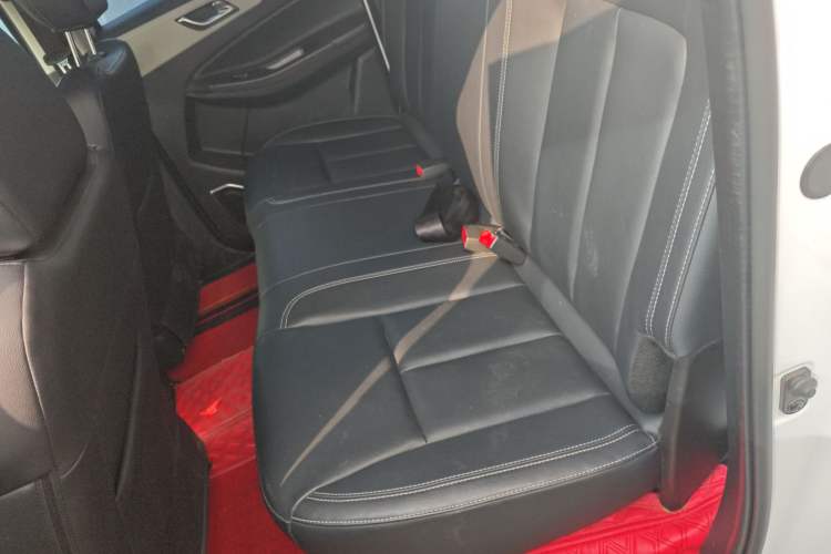 Used JMC Yuhu 7 2022 2.0T Automatic Diesel Two-Wheel Drive Comfort Version Standard Wheelbase
