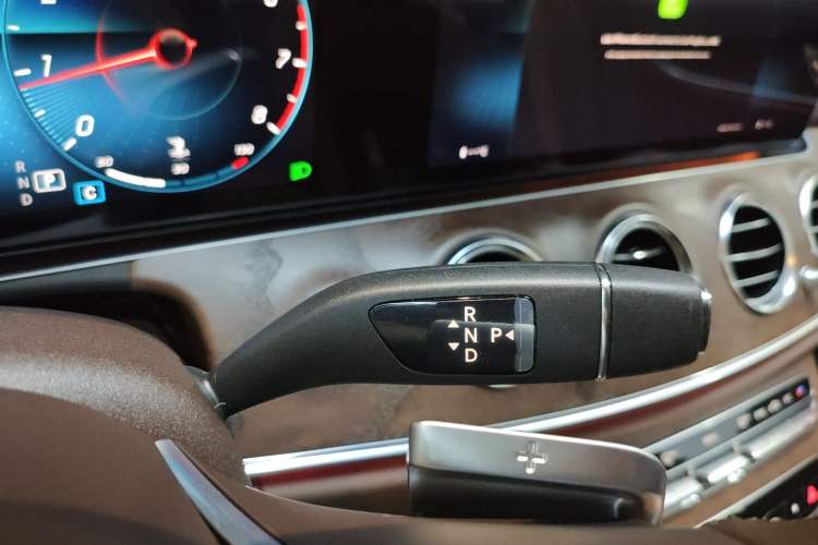 Used Mercedes-Benz E-Class 2023 Facelift E 260 L
