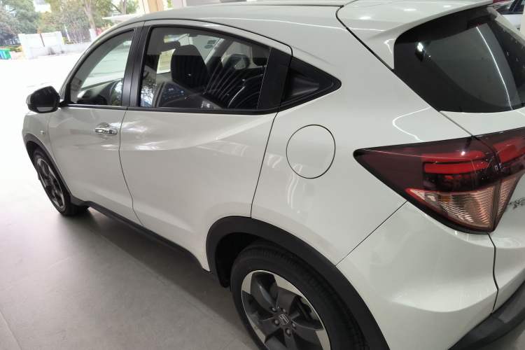 Used Honda Vezel 2017 1.8L CVT Front-Wheel Drive Pioneer Edition