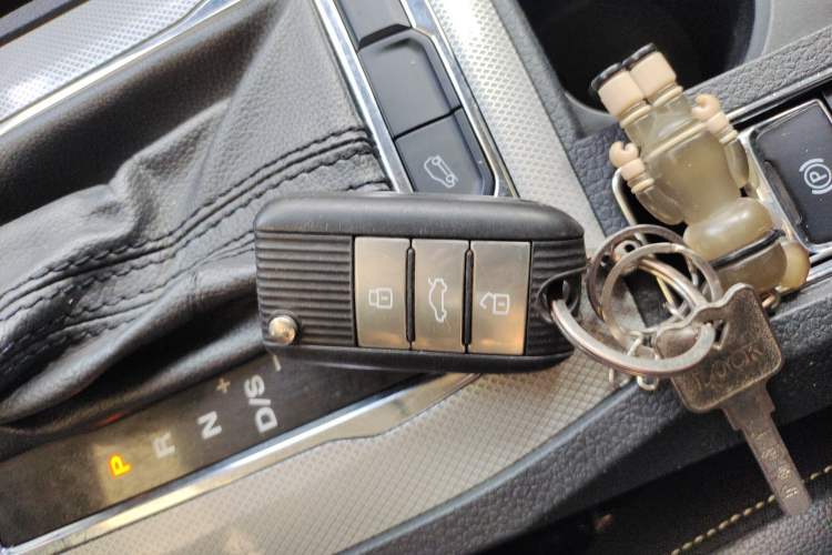 Used Roewe RX5 2016 20T Two-Wheel Drive Automatic Internet Smart Edition
