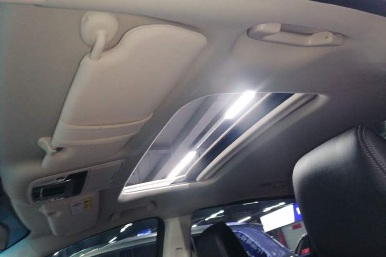 Used Honda Elysion 2019 2.0L Hybrid Luxury Edition
