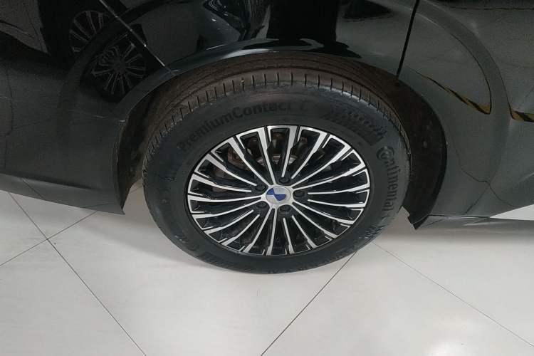 Used Denza D9 2022 DM-i 1040 Prestige Model