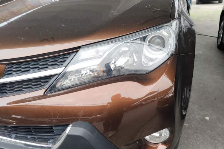 Used Toyota RAV4 2015 2.0L CVT Two-Wheel Drive Fashion Edition