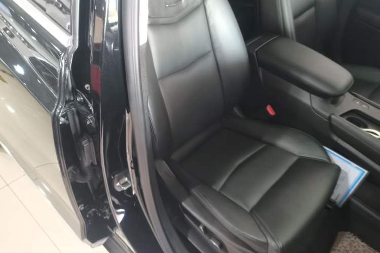 Used Cadillac XT5 2018 25T Luxury Model
