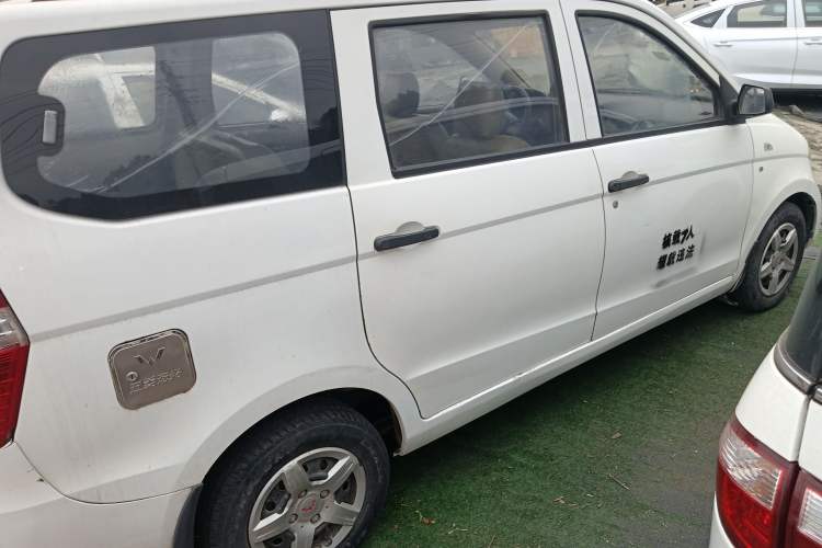 Used Wuling Hongguang 2014 1.5L Base Version
