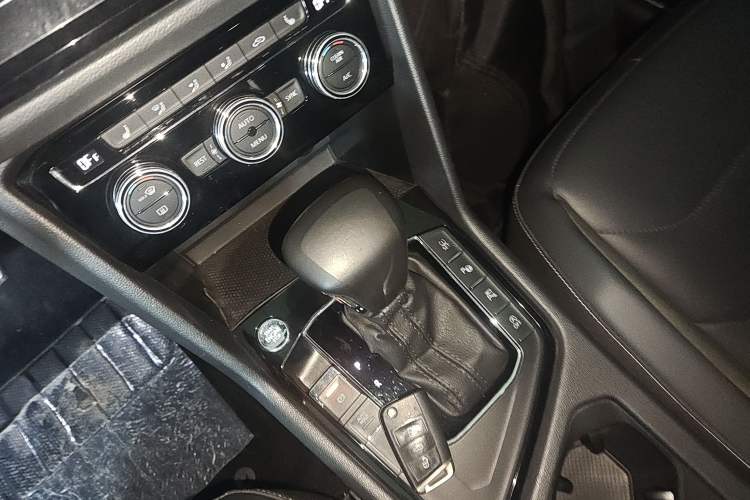 Used Volkswagen Tiguan L 2021 330TSI Automatic Two-Wheel Drive R-Line Enhanced Edition
