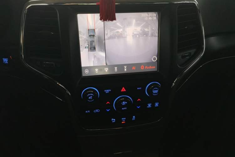 Used  Grand Cherokee 2015 3.0L Comfort Navigation Edition
