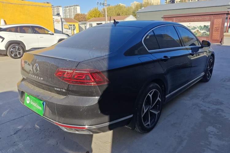 Used Volkswagen Magotan 2024 2 Million Units Zhongxiang Version 330TSI DSG Luxury Edition
