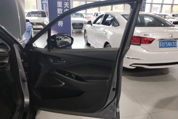 Used Chevrolet Orlando 2019 Redline 530T Automatic Enjoyment Version (5+2 Seating) China VI
