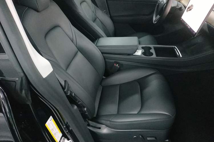 Used Tesla Model Y 2021 Long-Range All-Wheel-Drive Version
