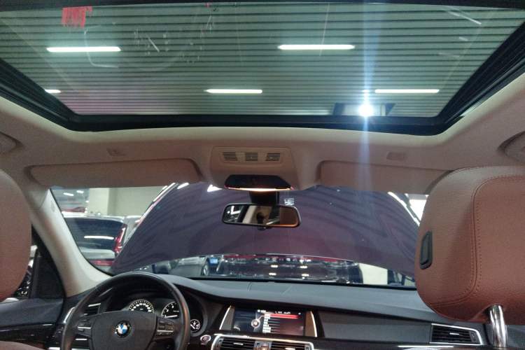 Used BMW 5 Series GT 2015 528i Leading Model
