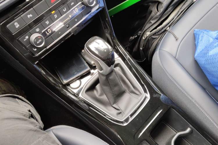 Used Volkswagen Tharu 2025 NewRui 300TSI Prestige Edition
