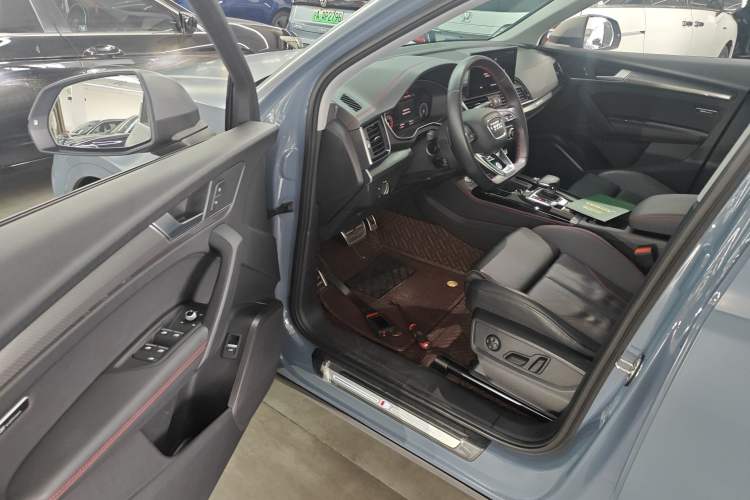Used Audi Q5L 2022 40T RS Package Performance Model
