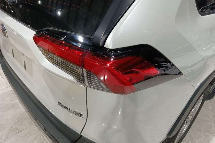 Used Toyota RAV4 2021 2.0L CVT Two-Wheel Drive Fashion PLUS Edition
