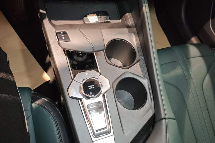 Used Changan UNI-V iDD 2024 Blue Whale Smart Electric iDD 136km Luxury Model
