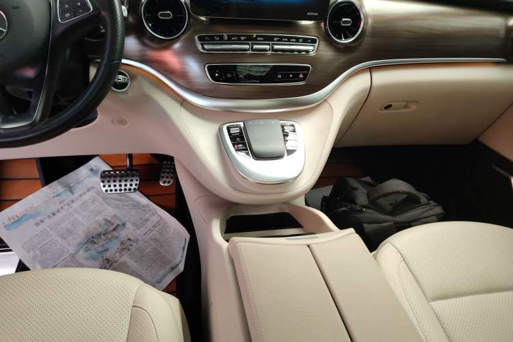 Used Mercedes-Benz V-Class 2020 V 260 L Long-wheelbase Luxury Edition