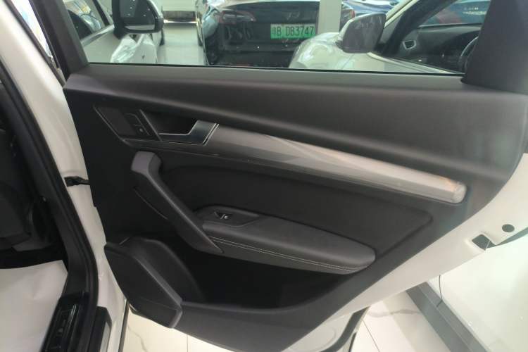 Used Audi Q5L 2022 40T Fashionable and Dynamic Model
