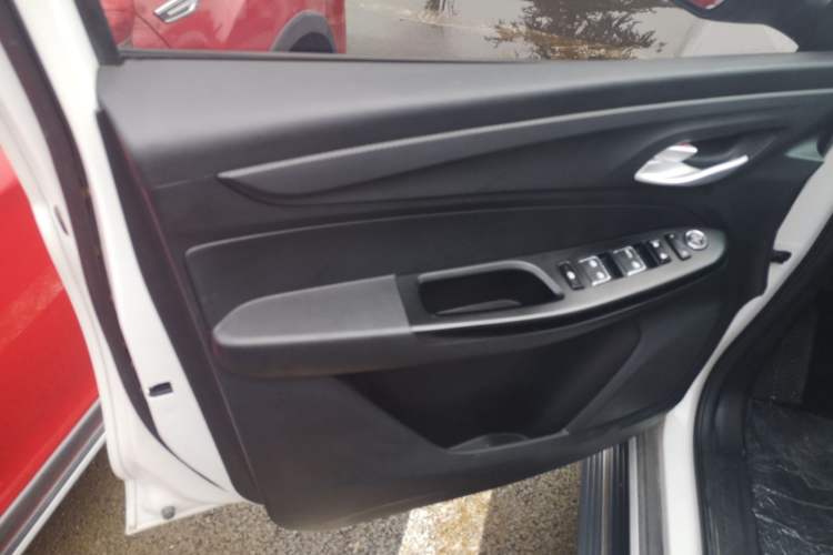 Used Baojun 730 2019 1.5T CVT Fashion Model 7 Seats China VI Emission Standard
