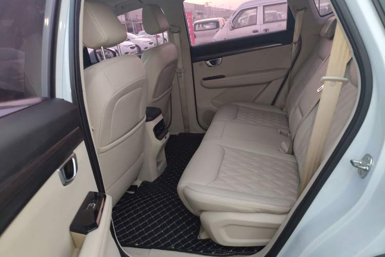 Used Wuling Asta 2022 2.0L DHT Electric-Speed Version
