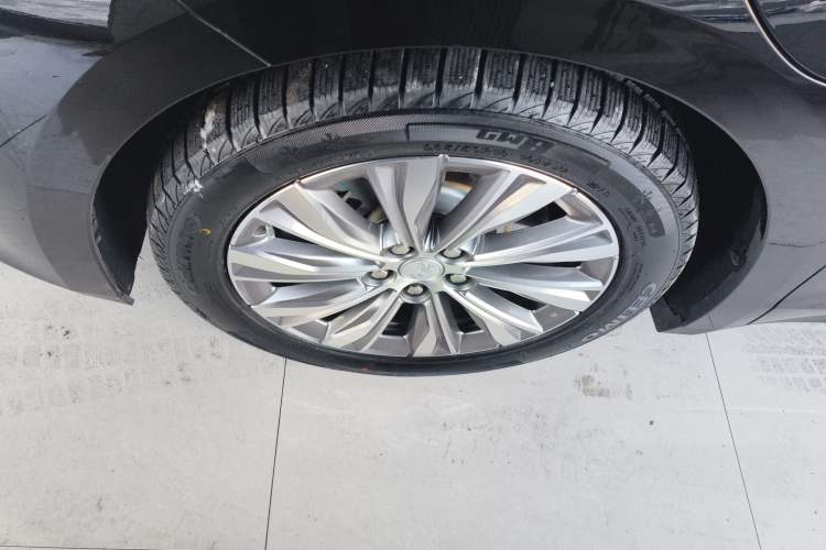 Used Hongqi E-QM5 2024 610 km PLUS
