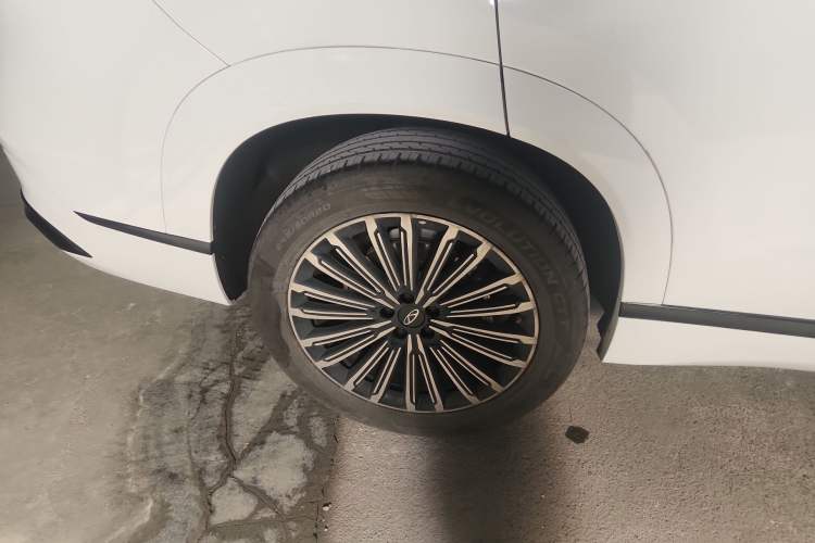 Used Chery Tiggo 9 C-DM 2025 1.5T 106KM Ultra-Enjoyment Version 5 Seats Lithium Iron Phosphate
