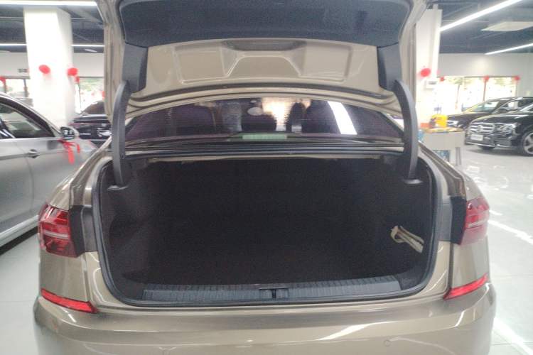 Used Volkswagen Passat 2019 330TSI Elite Edition China VI
