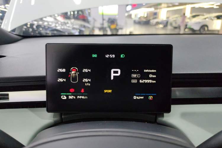 Used Roewe D6 2025 450km Deluxe Edition