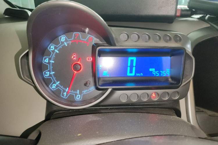 Used Chevrolet Aveo Sonic 2011 Sedan 1.4L MT SL
