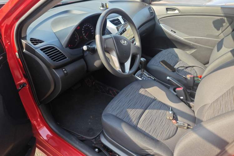 Used Hyundai Verna Ray 2014 1.4L Automatic GLX
