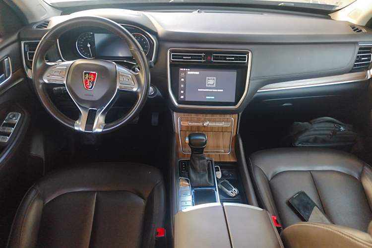 Used Roewe RX8 2019 30T Smart Connectivity Two-Wheel Drive Supreme Flagship Edition
