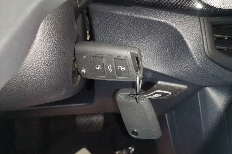 Used Volkswagen Tharu 
