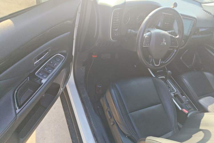 Used Mitsubishi Outlander 2019 2.0L Two-Wheel Drive Comfort Edition 5 Seats China VI Standard
