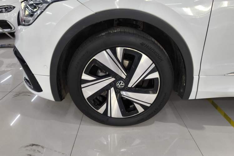 Used Volkswagen Tiguan L 2023 Restyled 330TSI Automatic Two-Wheel Drive R-Line Enhanced Comfort Version
