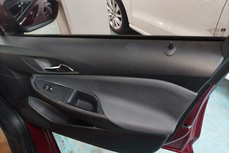 Used Chevrolet Cruze 2017 1.5L Automatic Pioneer Sunroof Edition
