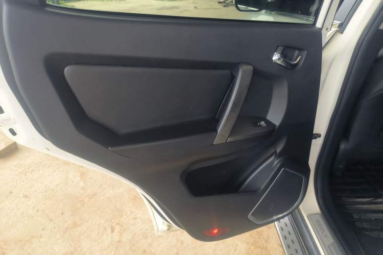 Used Geely Auto GX7 2014 2.0L Manual Luxury Version
