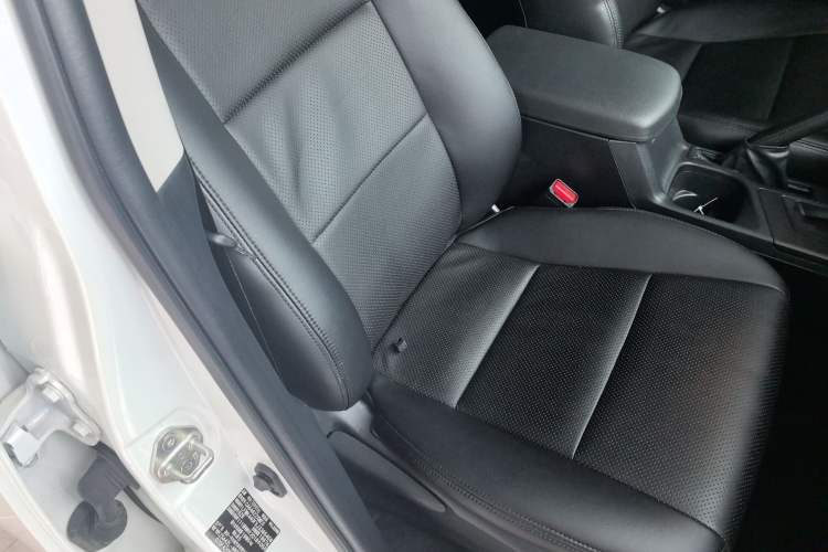 Used Toyota RAV4 2016 2.0L CVT Two-Wheel Drive Fashion Edition China V Standard
