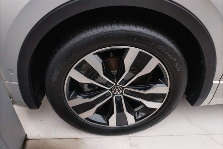 Used Volkswagen Tiguan L 2022 330TSI Automatic Two-Wheel Drive R-Line Enhanced Edition