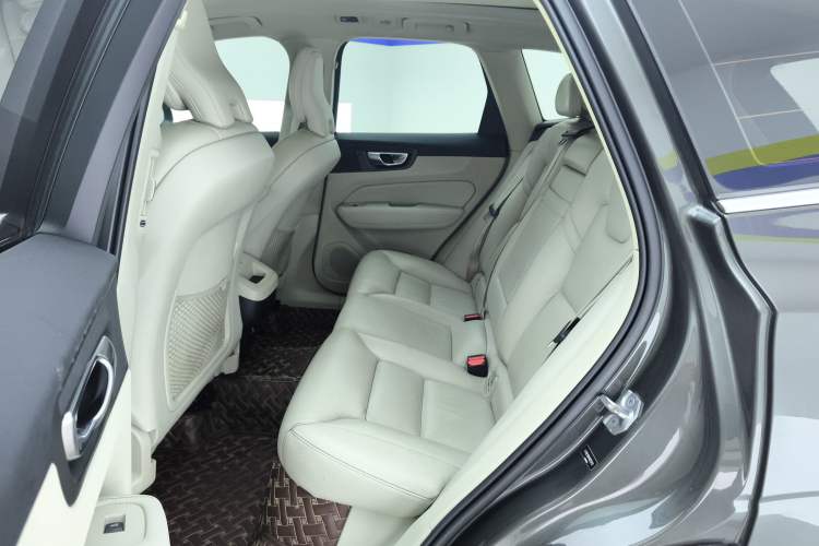 Used Volvo XC60 2019 T5 4x4 Smart Edition China VI Standard
