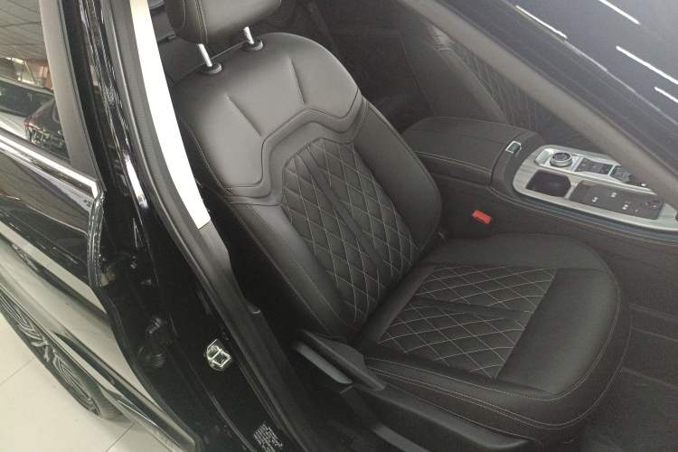 Used JETOUR X70 PLUS 2023 1.5T DCT Brave PLUS 5-Seater
