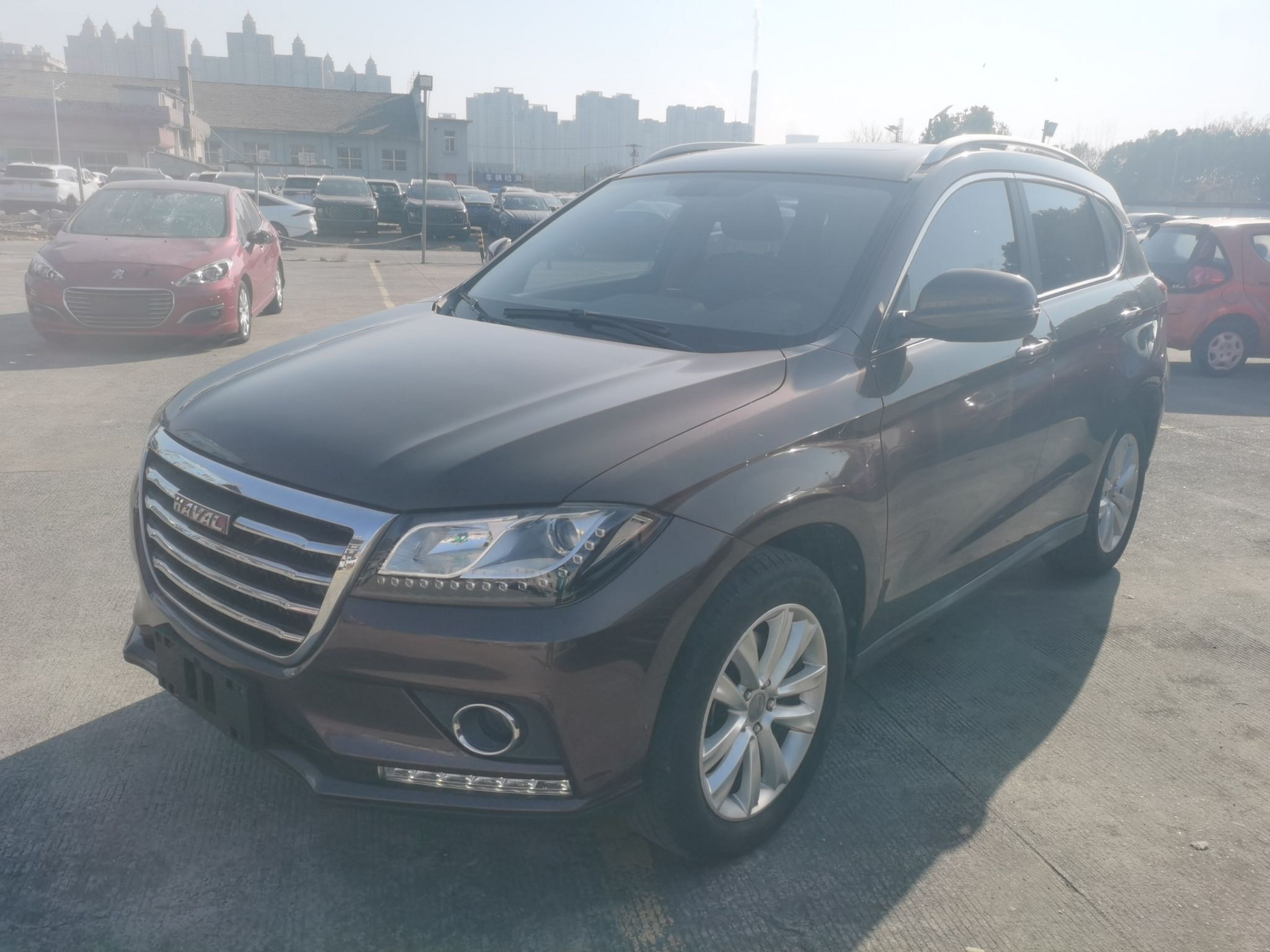 تحت مقدمة السيارة